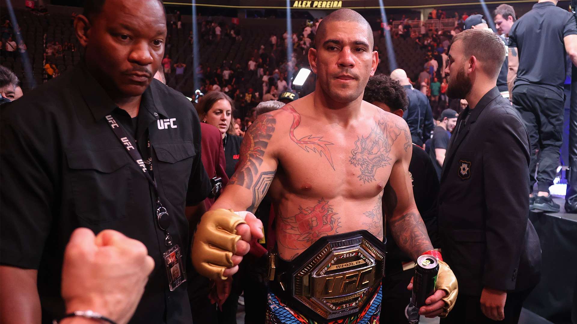 也進一步鎖 也進一步鎖