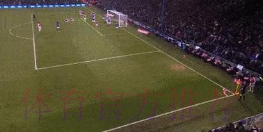 马杜埃凯角球传中，马丁内利头球完成帽子戏法！